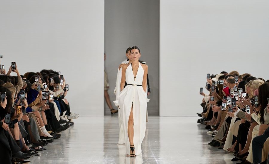 Milan-Fashion-Week-Max-Mara-Kollektion-SS25-Aufmacher-FASHION_MC.jpg